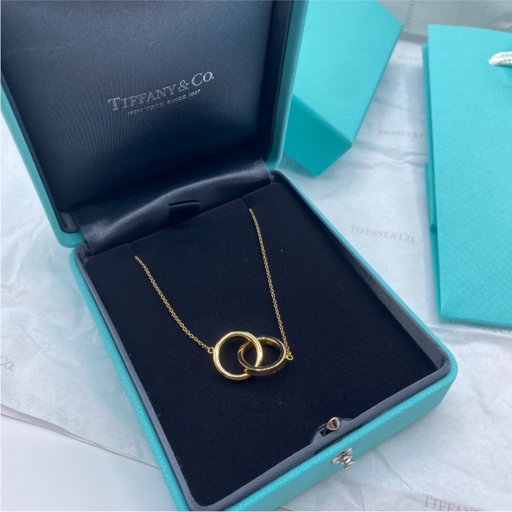 Tiffany & Co. Interlocking Circles yellow gold necklace